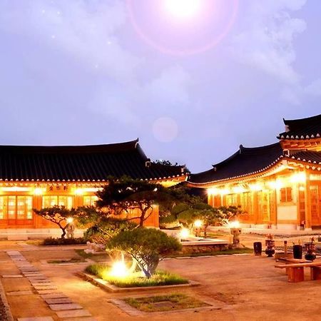 Hwangnamguan Hanok Village Gyeongju Bagian luar foto